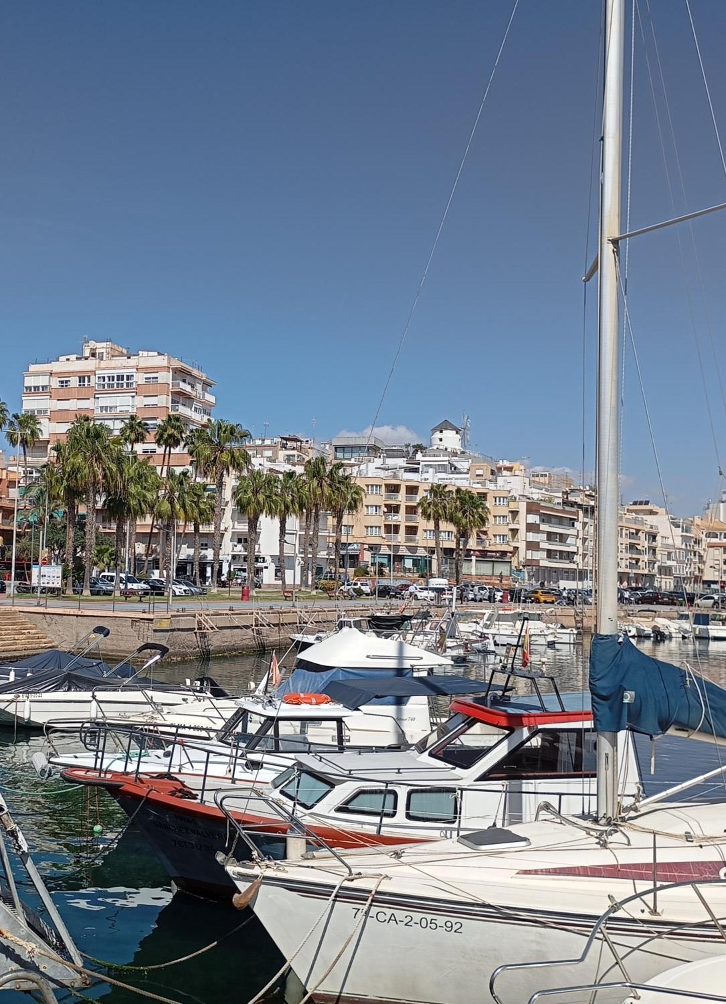 Mawilec, Centre, Plage, Port, Garage Aguilas Luaran gambar